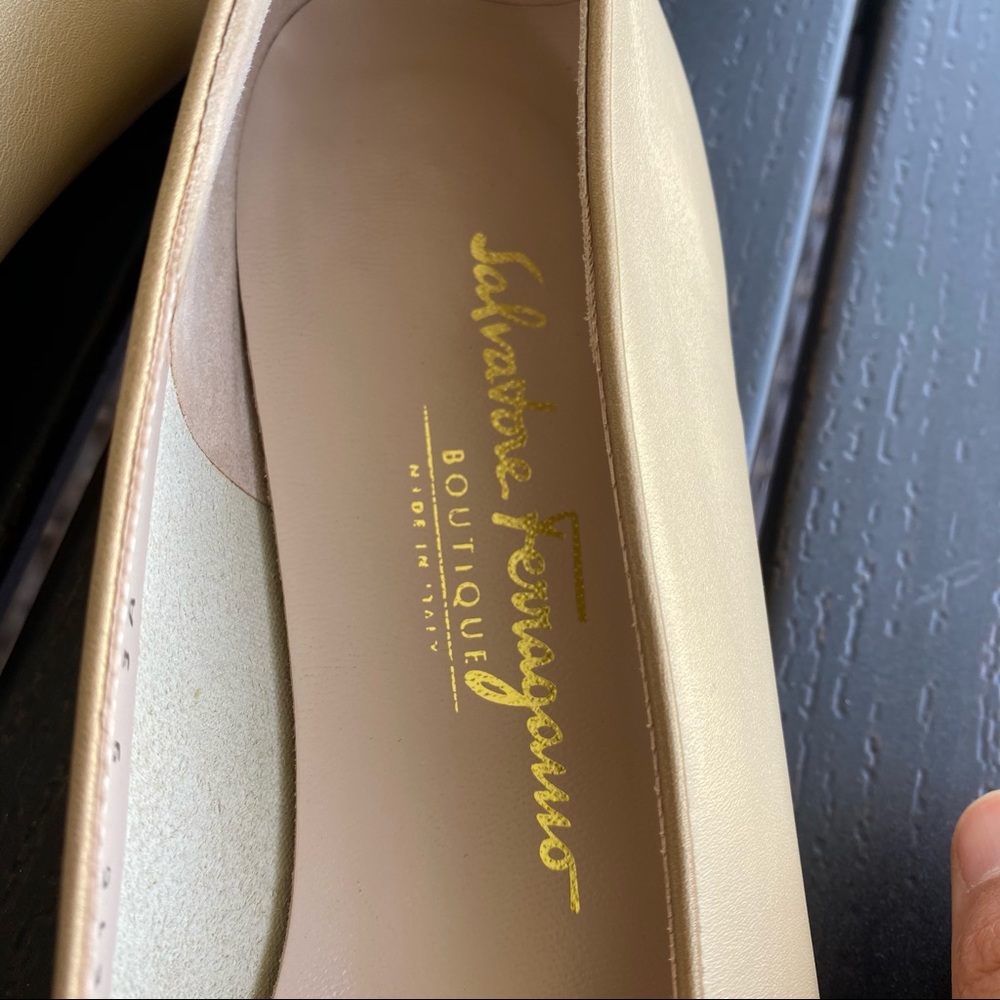 Salvatore Ferragamo gold cream shoes - Picture 6 of 11